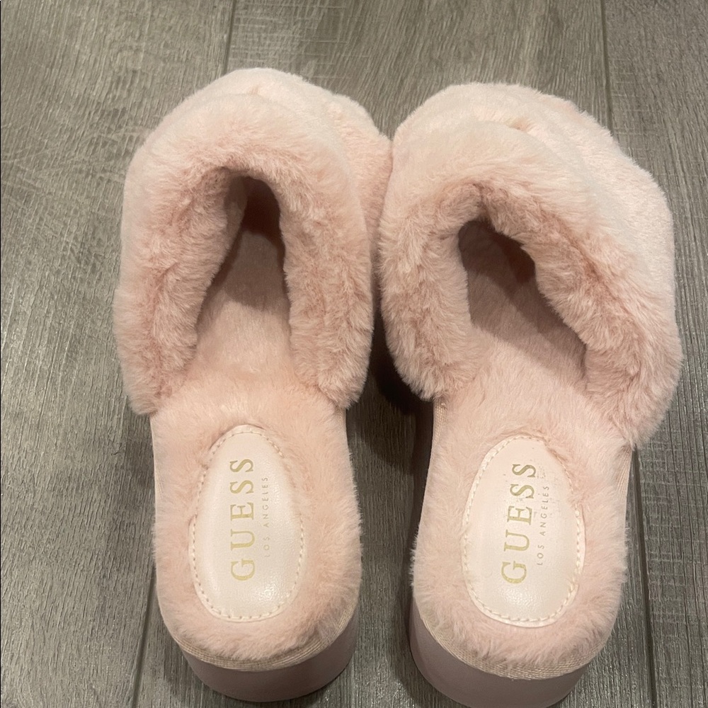 New Guess Women's Synthie Shearling Blush Faux Fur Slippers Size 7 - Picture 3 of 7